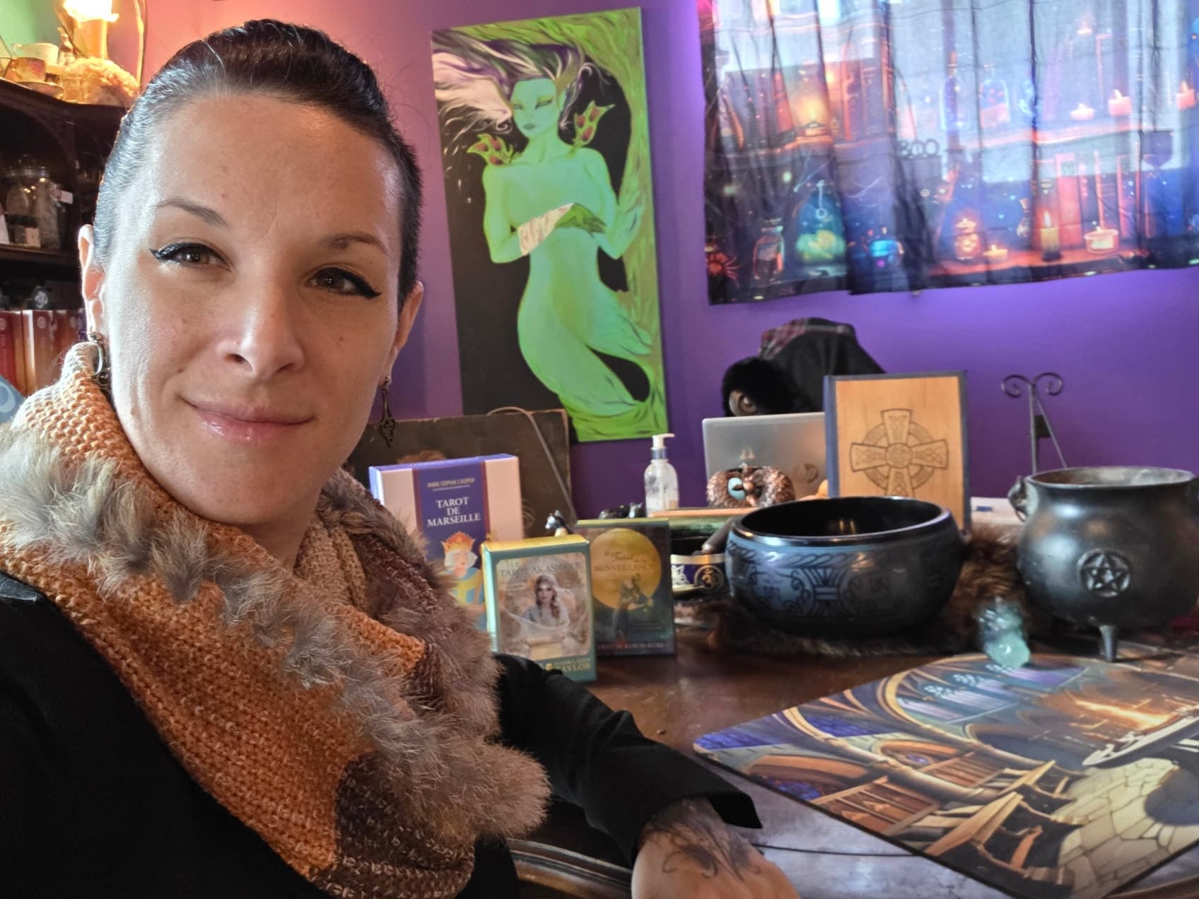 Noctura Anna dans sa boutique